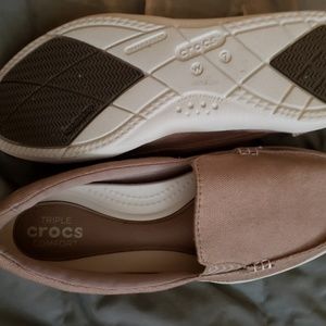 Triple crocs comfort